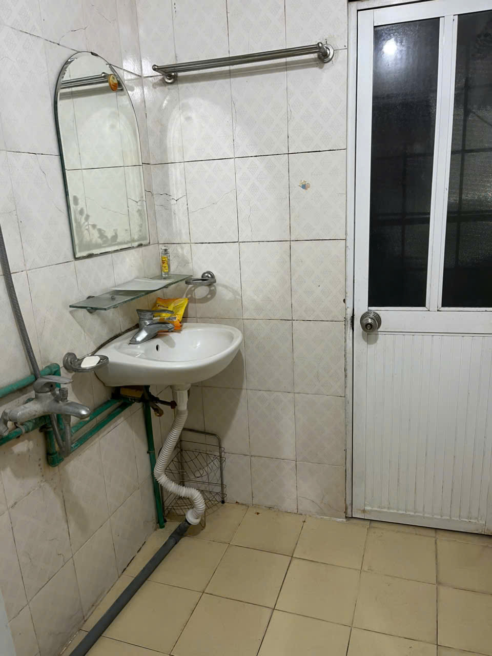 Siêu hiếm, cho thuê căn hộ TT Tầng 3, C3 Quỳnh Mai, 65m2, 2 ngủ, 7 triệu - Ảnh 4
